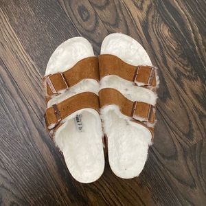 Arizona Shearling Sandal SIZE 40 
BIRKENSTOCK